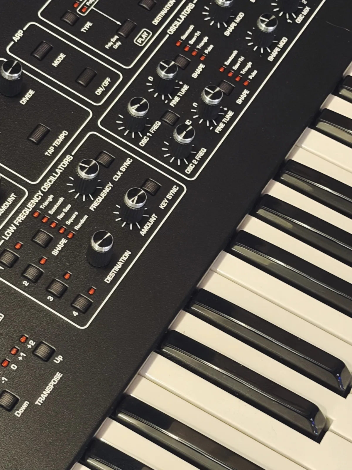 Synthétiseur Prophet Rev2 du studio